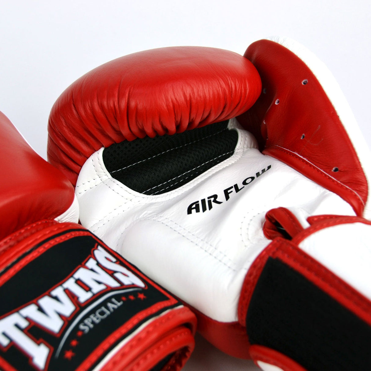 Twins BGVLA2-2T Air Flow Boxing Gloves Red/White/Black